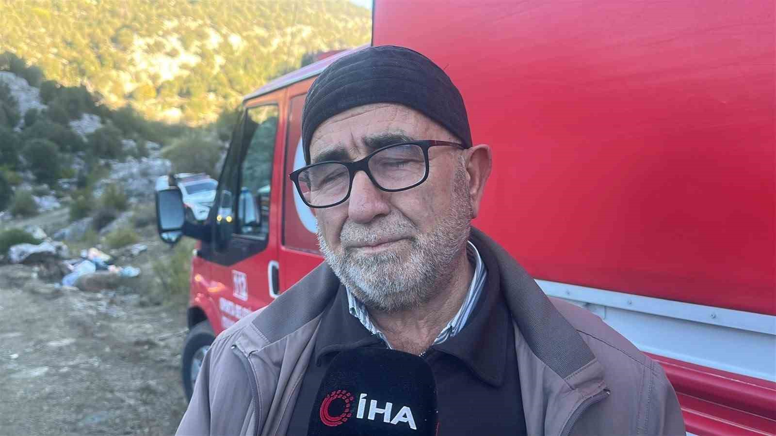 Yazılı Kanyon'da kurtarma ekibi helikopterle mahsur kalan gönüllülerin yanına indirildi
